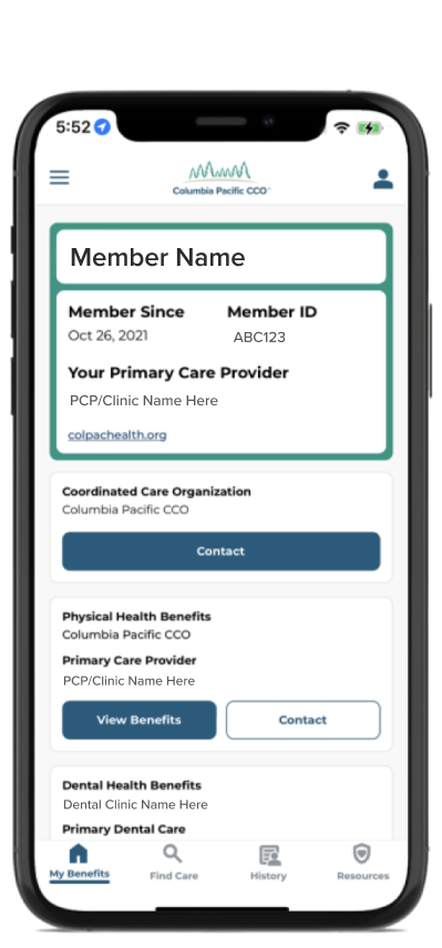 Un teléfono inteligente con la aplicación móvil MyCareOregon que muestra una tarjeta de id. de miembro de Columbia Pacific CCO.